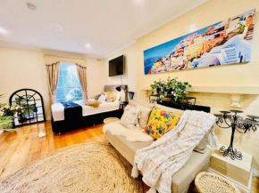Charming 1BR Granny Flat with Seperate Spacious Living room -Just a Stone's Throw from Newly Renovated Knox Westfield in East Melbourne